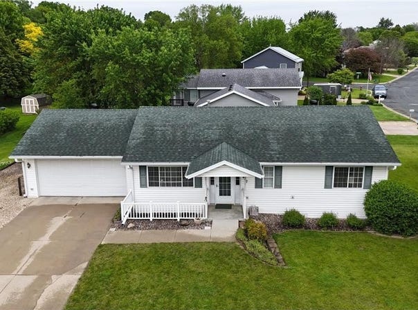 407 Cedar Court NE, Pine Island, MN 55963