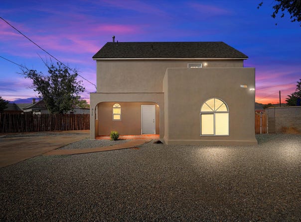 915 KINLEY Avenue NW, Albuquerque, NM 87104