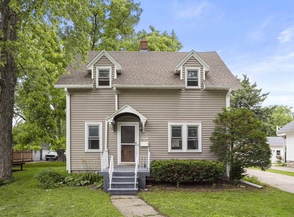 1324 W WASHINGTON Street, APPLETON, WI 54914