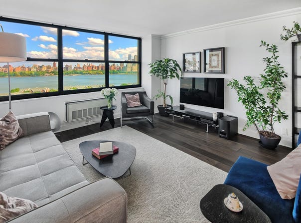 7004 BLVD E, Guttenberg, NJ 07093