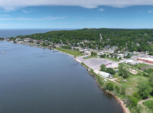 903 Main Street, Frankfort, MI 49635