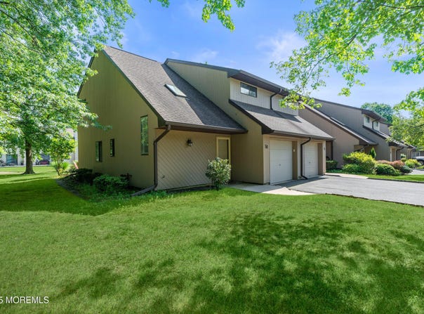 50 Lenape Trail, Tinton Falls, NJ 07724