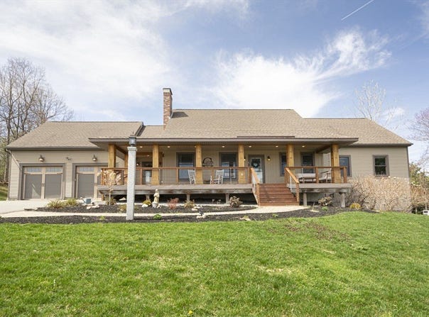 4 Lena Ln, Lunenburg, MA 01462