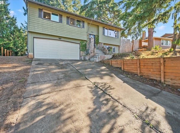 950 NE EDGEHILL Dr, Estacada, OR 97023