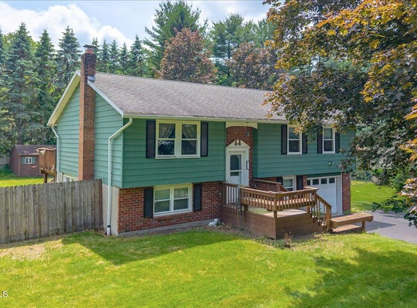 22 Teakwood Drive, Clifton Park, NY 12065