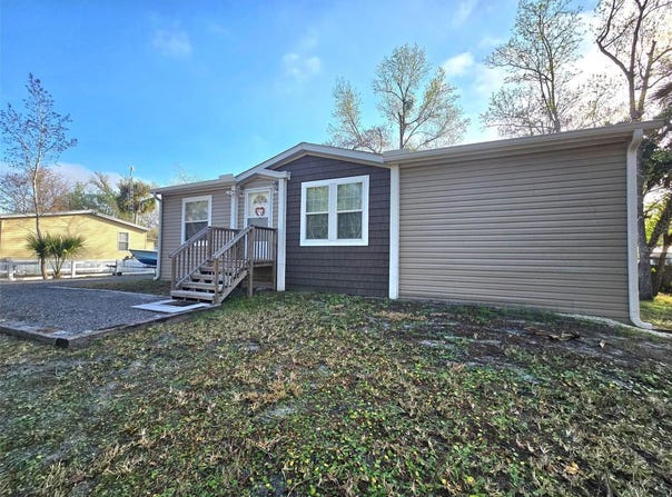 56290 CHERRY TREE ROAD, ASTOR, FL 32102