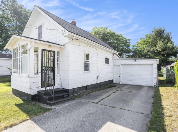 2223 Hughes Avenue, Norton Shores, MI 49441
