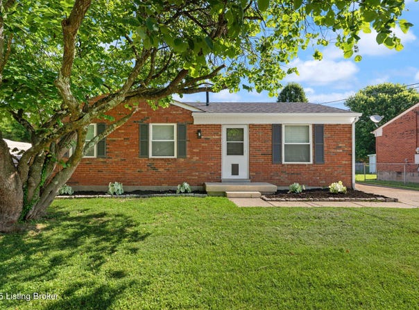 180 Summers Dr, Shepherdsville, KY 40229