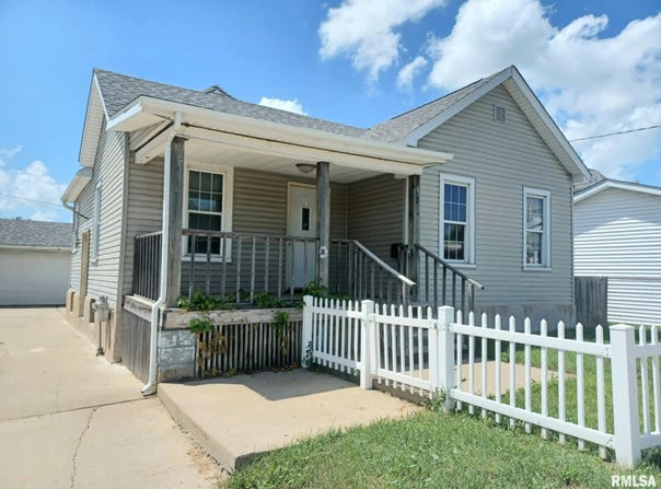62 N 5TH Avenue, Canton, IL 61520