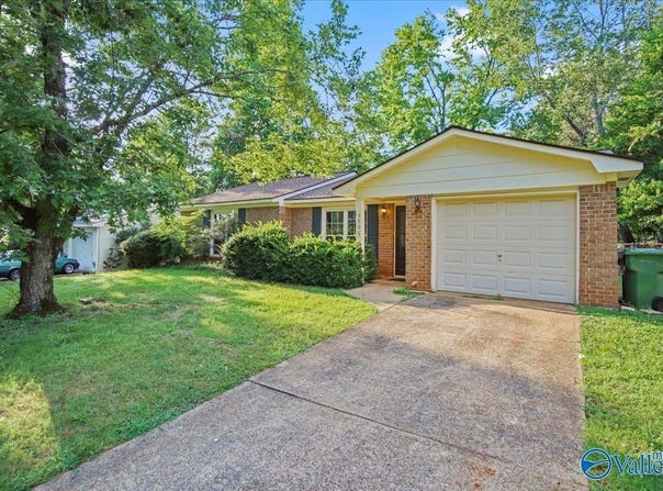 3906 Fair Oak Lane SW, Huntsville, AL 35805