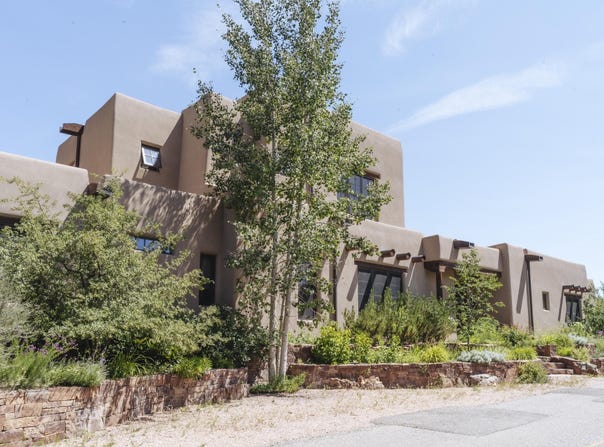 305 DeVargas Lane, Taos, NM 87571