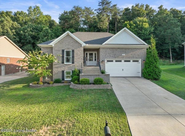 629 Chieftain Dr, Fairdale, KY 40118