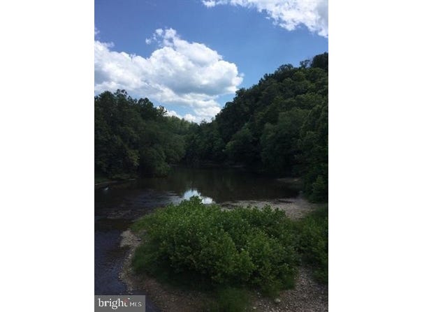 1944 CROSSINGS VIEW ROAD, PAW PAW, WV 25434
