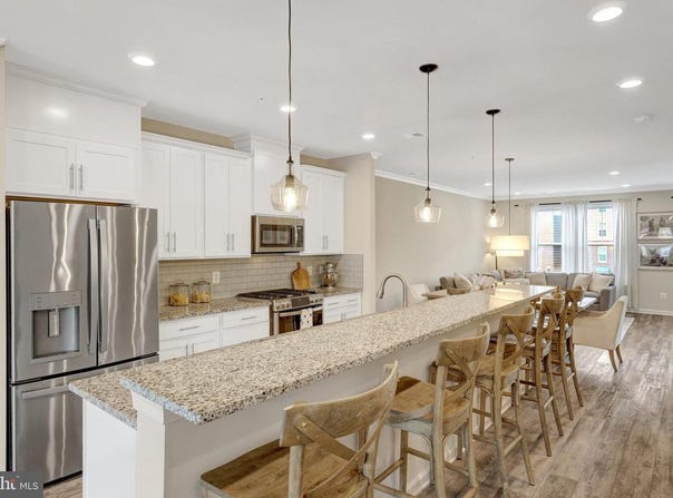 45210 LETTERMORE SQ, STERLING, VA 20166