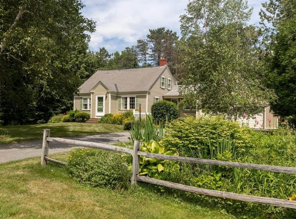 18 Canoe Club Road, Hampden, ME 04444