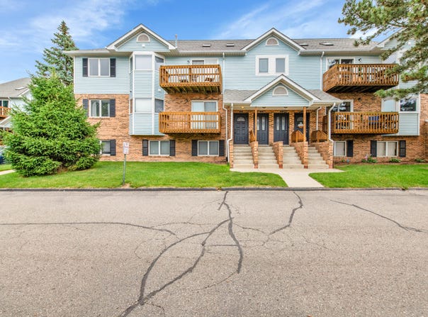 221 Pinewood Circle, Plymouth, MI 48170