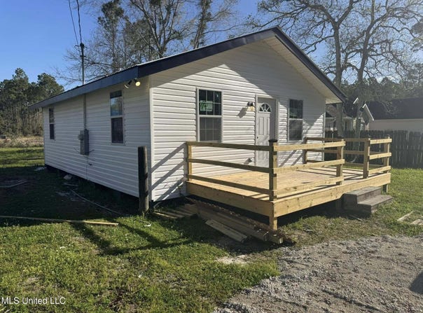 902 Dicks Street, Bay Saint Louis, MS 39520