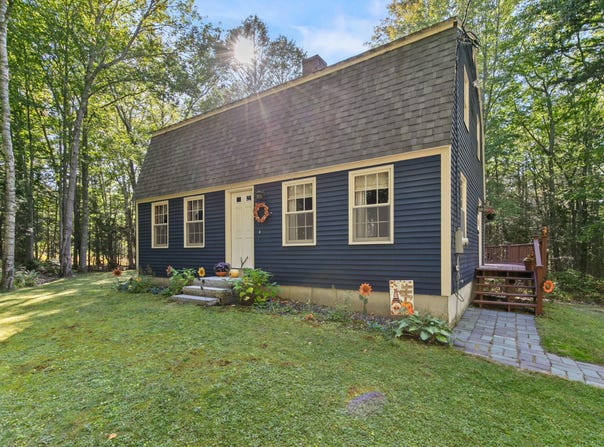 29 Drinkwater Point Road, Yarmouth, ME 04096