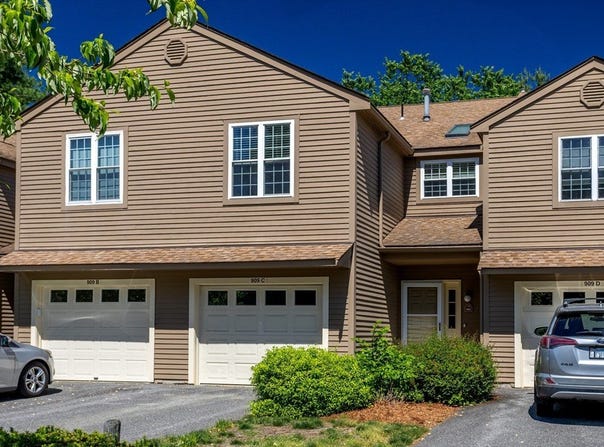 909 Ridgefield Cir, Clinton, MA 01510