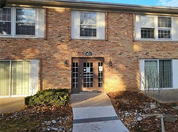 802 Old Settlers Trail, Hopkins, MN 55343