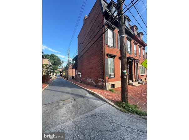 109 WASHINGTON STREET, HARRISBURG, PA 17104