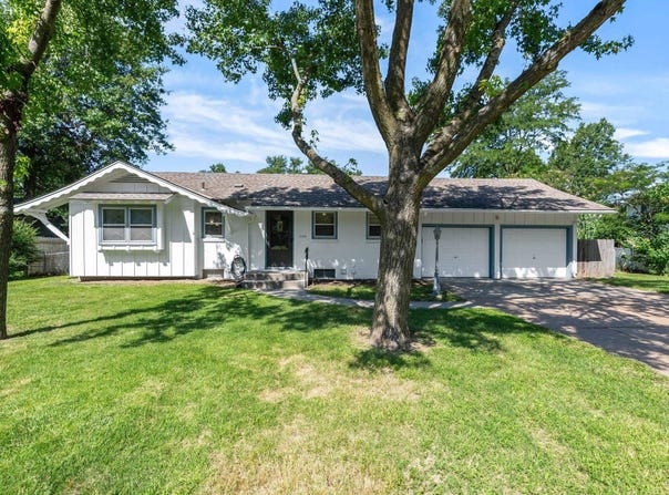 539 N Valleyview, Wichita, KS 67212