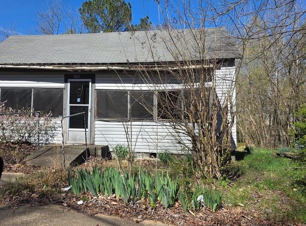 210 Routon, PARIS, TN 38242