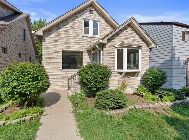2357 S 77th St, West Allis, WI 53219