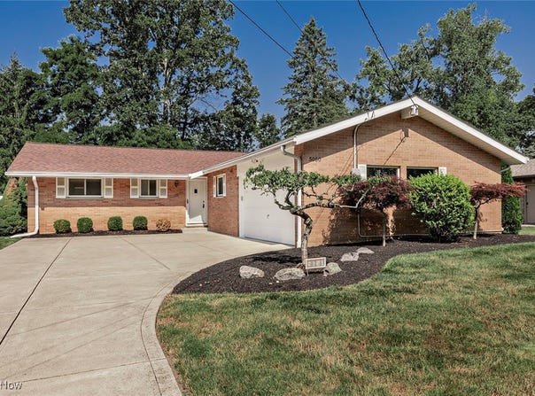 5050 Douglas Drive, North Olmsted, OH 44070