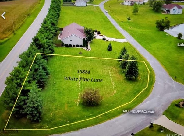 13884 White Pine Lane, Godfrey, IL 62035