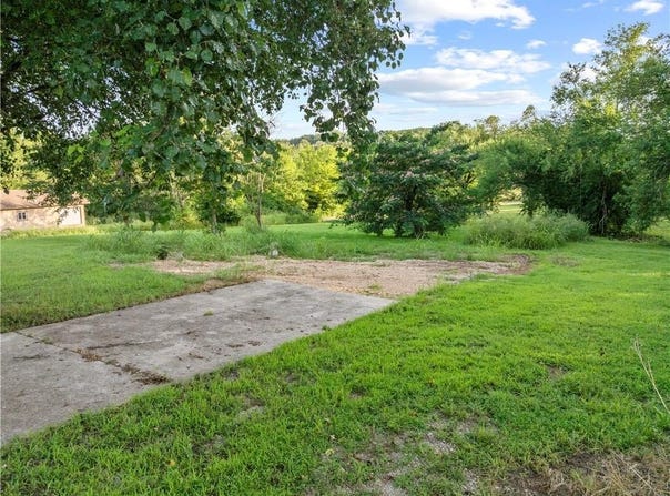 101 Circle  DR, Lead Hill, AR 72644