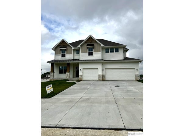10508 S 117th Street, Papillion, NE 68046