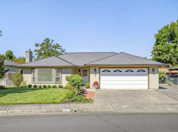 3041 Cheltenham Way, Medford, OR 97504