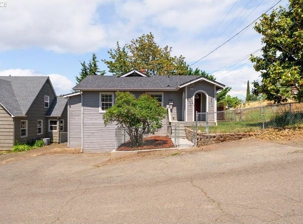 1235 SE BOOTH AVE, Roseburg, OR 97470