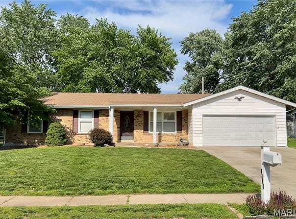 2828 Olde Gloucester Drive, St Charles, MO 63301