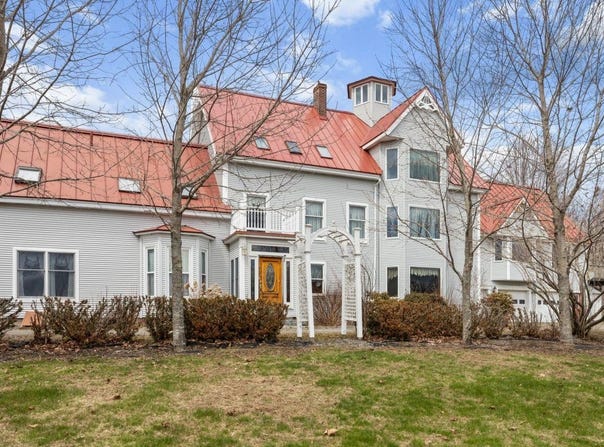 329 Main Road, Bradford, ME 04410