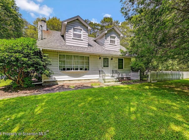 811 CLIFTON BEACH ROAD, Clifton Twp, PA 18424