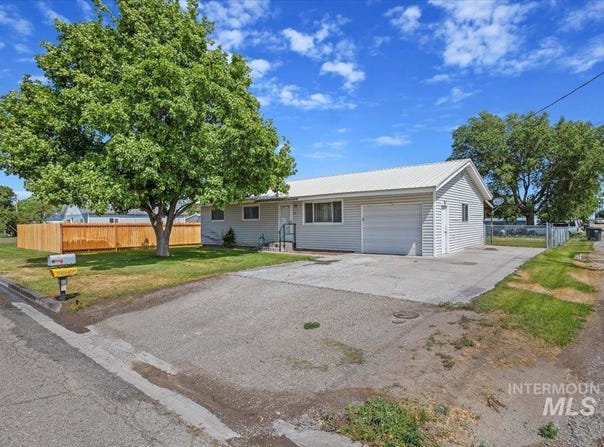 1030 18th Street, Heyburn, ID 83336