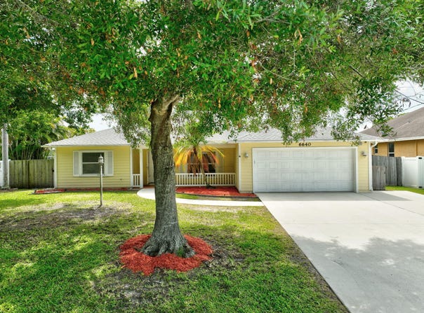 6640 NW Omega Road, Port Saint Lucie, FL 34983
