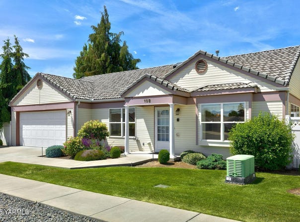 102 N 50th Ave, Yakima, WA 98908