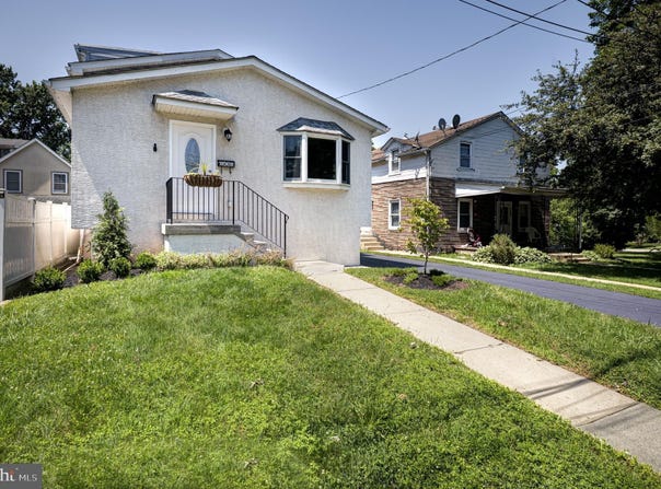 411 ROBERTS AVENUE, CONSHOHOCKEN, PA 19428