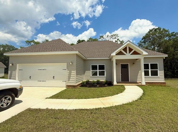 628 Smart Rd, Troy, AL 36079