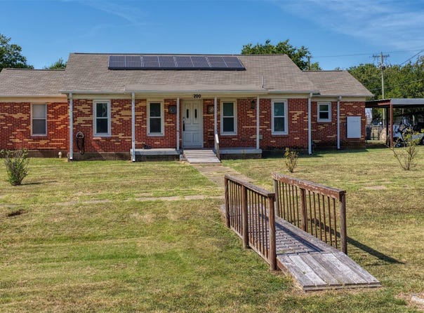 200 E Crossmain, Milford, TX 76670