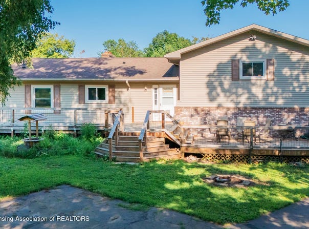 300 N Royston Road, Charlotte, MI 48813