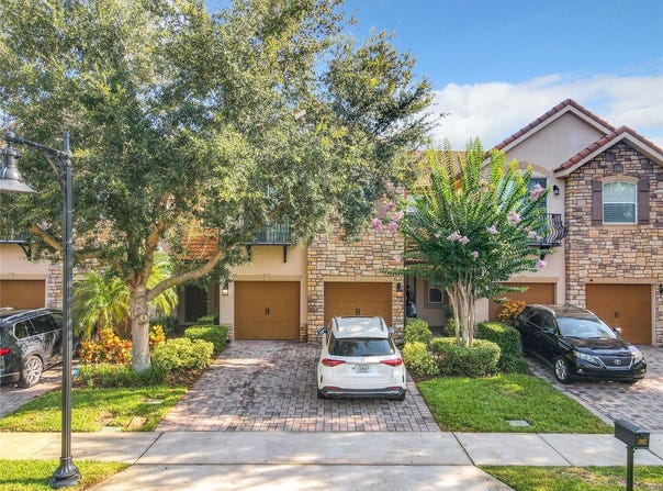 10427 BELFRY CIRCLE, ORLANDO, FL 32832