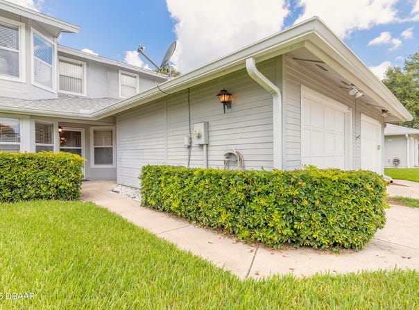 961 S Lakewood Terrace, Port Orange, FL 32127