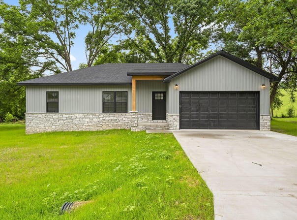 804 Iris Ave, Crane, MO 65633