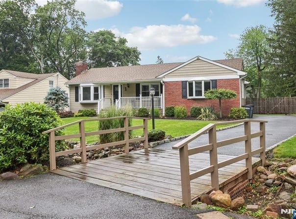 1 Seymour Street, Caldwell, NJ 07006