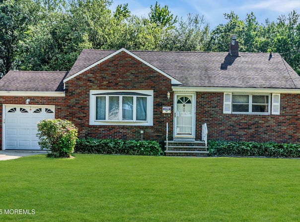 46 Park View Drive, Hazlet, NJ 07730