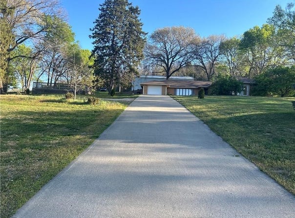 16316 Fort Riley Road, Leavenworth, KS 66048